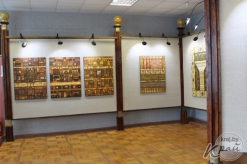 Недосказанность и таинственность – в Вилейке открылась выставка художника-монументалиста Александра Сильвановича (ФОТО)