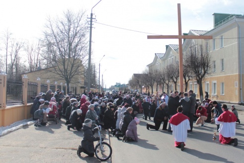 Па баранавіцкіх вуліцах прайшоў Крыжовы шлях
