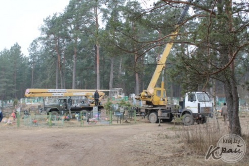 Без лопаты и воды. Как жители Вилейского района сжигают на участках мусор (ФОТО)