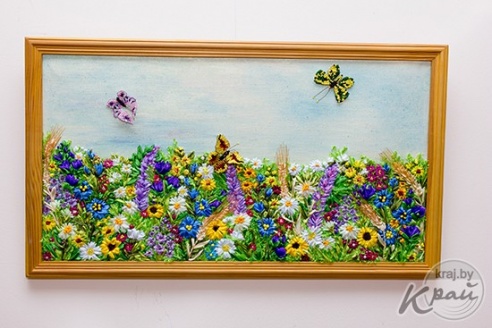 Творческая семья из Шарковщины привезла в Глубокое макет корабля, вышитые картины, коллекцию салфеток (ФОТО, ВИДЕО)