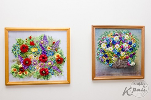 Творческая семья из Шарковщины привезла в Глубокое макет корабля, вышитые картины, коллекцию салфеток (ФОТО, ВИДЕО)