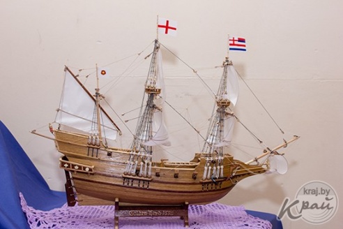 Творческая семья из Шарковщины привезла в Глубокое макет корабля, вышитые картины, коллекцию салфеток (ФОТО, ВИДЕО)