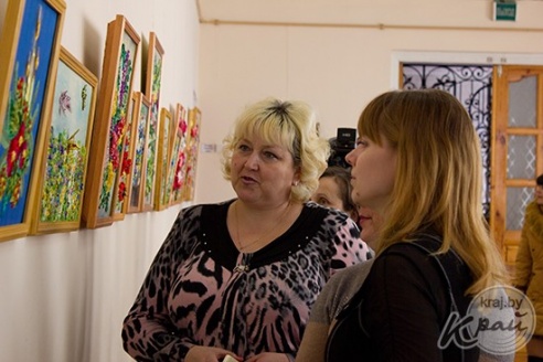 Творческая семья из Шарковщины привезла в Глубокое макет корабля, вышитые картины, коллекцию салфеток (ФОТО, ВИДЕО)