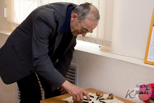 Творческая семья из Шарковщины привезла в Глубокое макет корабля, вышитые картины, коллекцию салфеток (ФОТО, ВИДЕО)