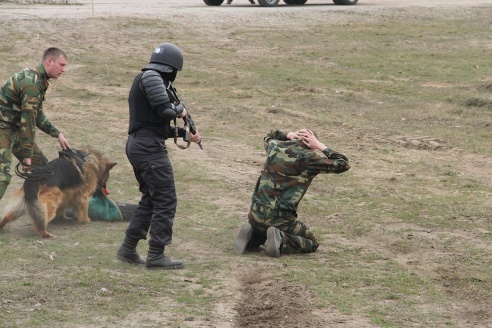В Барановичах «освобождали заложников»