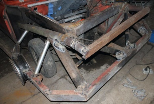 Барановичские автолюбители готовятся к боям на автомобилях