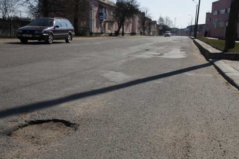 Когда будут ремонтировать дороги в Барановичах и хватит ли средств на это?