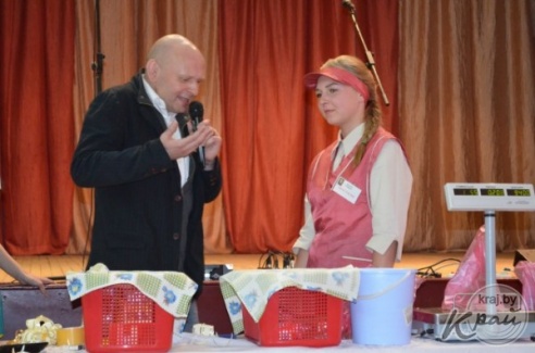 Фасовку круп на скорость и ответы на каверзные вопросы продемонстрировали будущие продавцы в Вилейке (ФОТО)