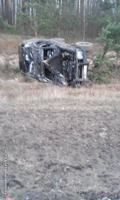 Между Калинковичами и Мозырем на трассе перевернулся внедорожник, водитель вылетел из салона