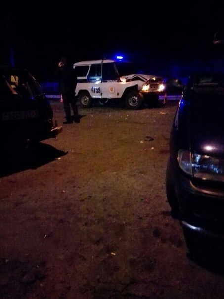 УАЗ врезался в Ford — легковушку отбросило на девушку-пешехода УАЗ врезался в Ford — легковушку отбросило на девушку-пешехода