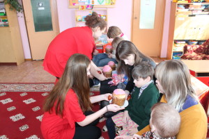 Благотворительная акция «Пасхальный кулич», организованная Белорусским республиканским союзом молодежи прошла в Костюковичах (+ фото)