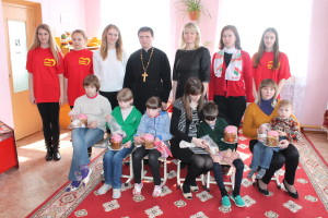 Благотворительная акция «Пасхальный кулич», организованная Белорусским республиканским союзом молодежи прошла в Костюковичах (+ фото)