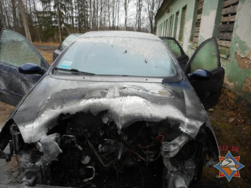 В Мстиславском районе у Citroen C5 выгорел моторный отсек и колеса