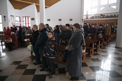ФОТОФАКТ: Освящение пасхальной пищи в Барановичах