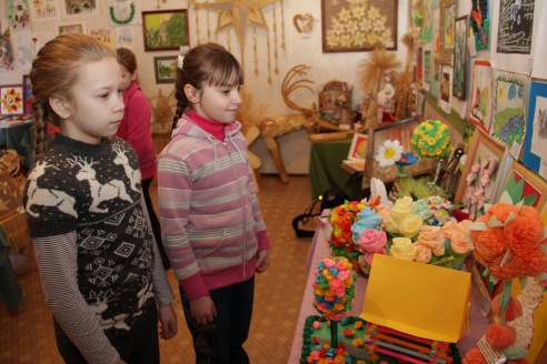 Сразу две выставки организовали в Кобринском РЦДТ