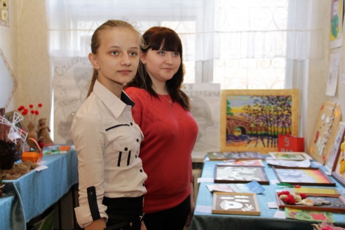 Сразу две выставки организовали в Кобринском РЦДТ