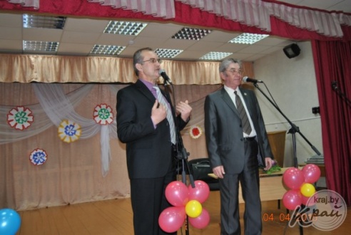 ФОТОФАКТ: Ученики вилейской СШ №5 познакомились с местными поэтами Владимиром Ценуниным и Виктором Кажуро