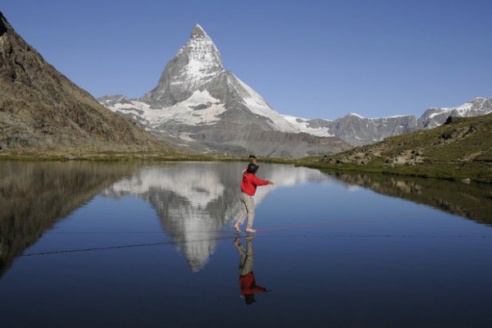 ФОТОФАКТ: Самые безумные канатоходцы мира