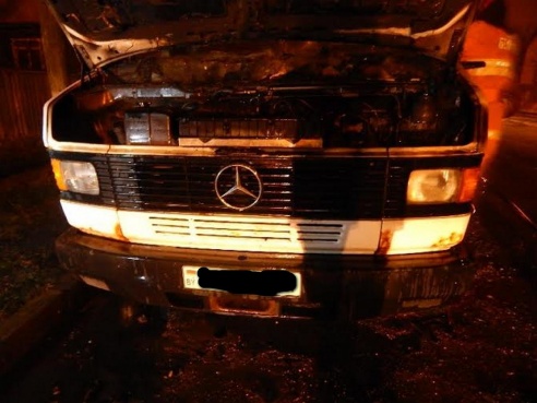 В Барановичах на ул. Богдановича горел «Мерседес»