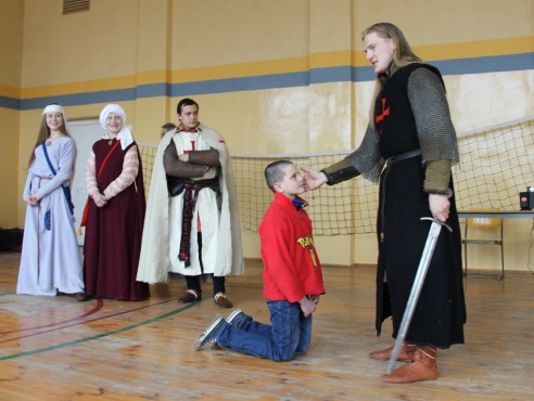 У Ашмянскай школе-інтэрнаце рыцарскія баі са смакам фруктовага асарці