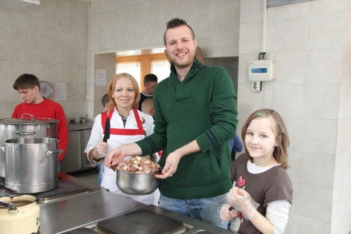 У Ашмянскай школе-інтэрнаце рыцарскія баі са смакам фруктовага асарці