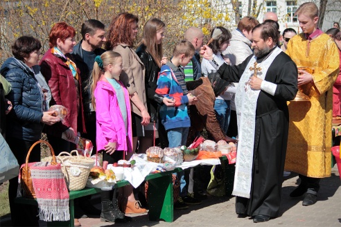 Освящение пасхальной пищи в Барановичах