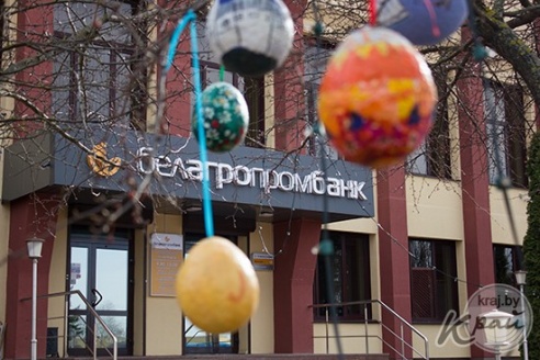 ФОТОФАКТ: Необычное пасхальное дерево появилось в Глубоком