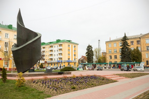 Весенние цветы на улицах города Барановичи