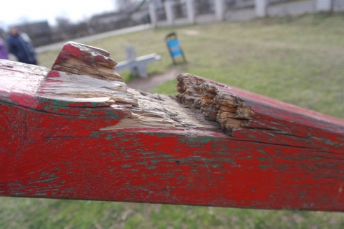 Кто поможет с детскими площадками в Горках?