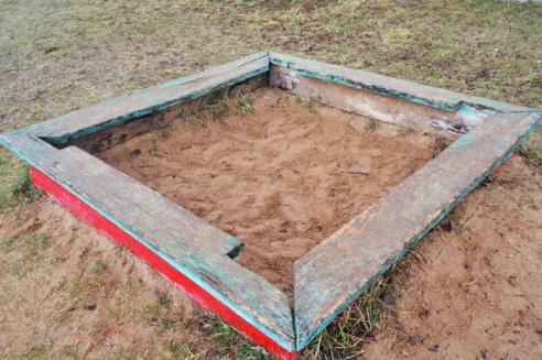 Кто поможет с детскими площадками в Горках?