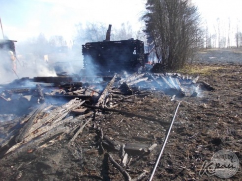 В деревне Латыголь Вилейского района молодечненец сжигал мусор – сгорели дача и два сарая, повреждена баня (ФОТО)