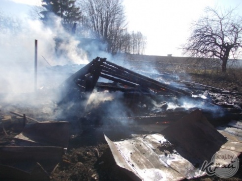 В деревне Латыголь Вилейского района молодечненец сжигал мусор – сгорели дача и два сарая, повреждена баня (ФОТО)