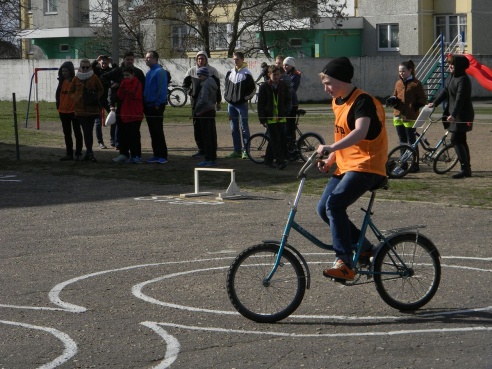 Барановичские школьники соревнуются за звание лучших юных инспекторов движения