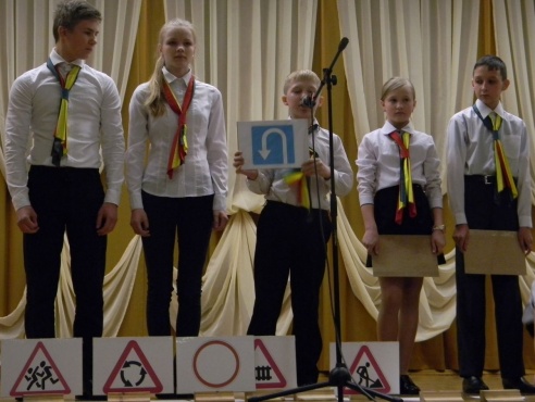 Барановичские школьники соревнуются за звание лучших юных инспекторов движения