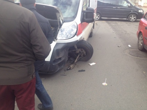 В Барановичах машина скорой помощи столкнулась с легковушкой