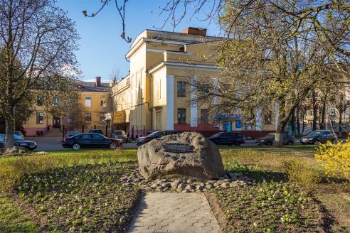 Мемориальные и памятные камни в Барановичах