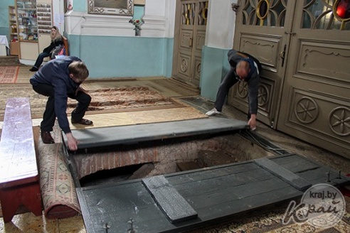 Спуск в подземелье и возможность позвонить в колокола – в Глубоком прошла экскурсия по христианским храмам (ФОТО, ВИДЕО)