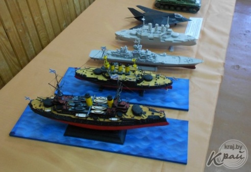 Модели военных кораблей, бронетехники, самолетов были представлены на конкурсе стендового моделирования в Вилейке (ФОТО)