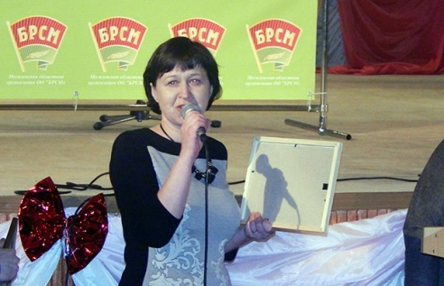 В противовес «Мужу на час» бобруйские студентки предложили на час… бабушку