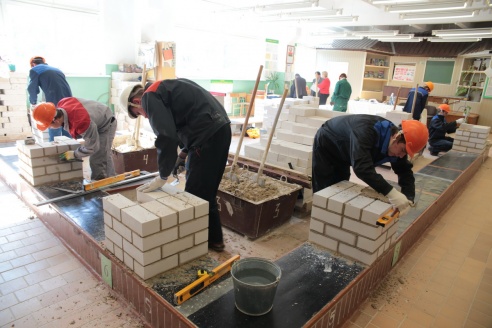 Лучшего каменщика области среди учреждений образования определили в Барановичах