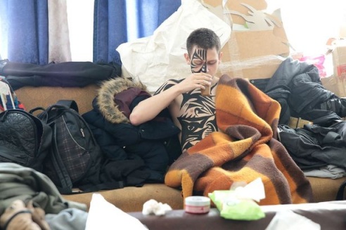 Огнедышащий режиссер и говорящий гроб: репортаж из-за кулис театрального фестиваля в Барановичах