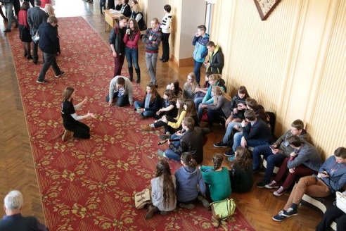 Огнедышащий режиссер и говорящий гроб: репортаж из-за кулис театрального фестиваля в Барановичах