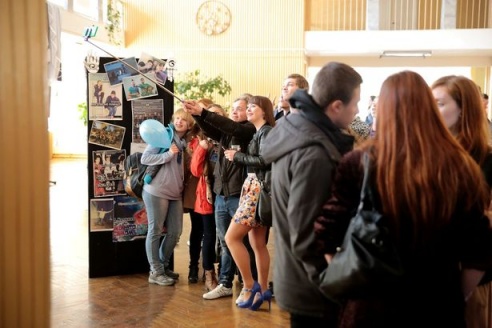 Огнедышащий режиссер и говорящий гроб: репортаж из-за кулис театрального фестиваля в Барановичах