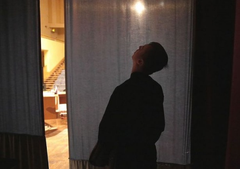 Огнедышащий режиссер и говорящий гроб: репортаж из-за кулис театрального фестиваля в Барановичах