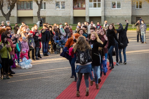 По красной дорожке: как в Барановичах открывали Пятый фестиваль «Параллельные миры»