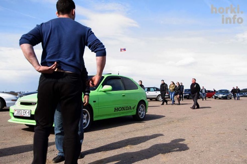 Скоростное маневрирование в Горках: море машин и людей