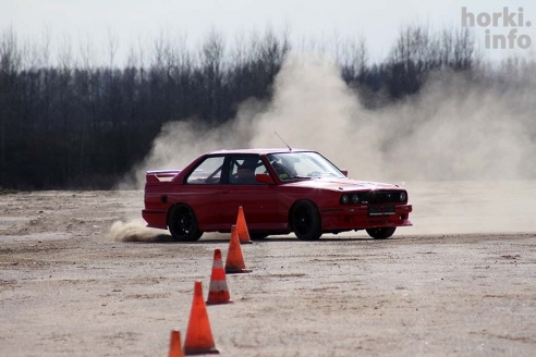 Скоростное маневрирование в Горках: море машин и людей