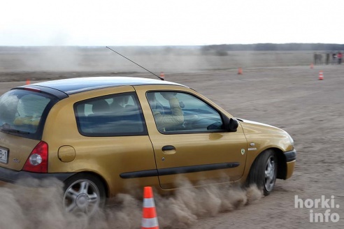 Скоростное маневрирование в Горках: море машин и людей