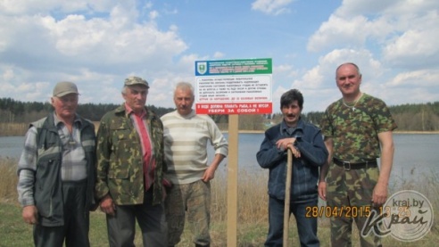 Более 20 мешков мусора – бутылки, пакеты, детские подгузники – собрали у озера Белое на Глуботчине (ФОТО)