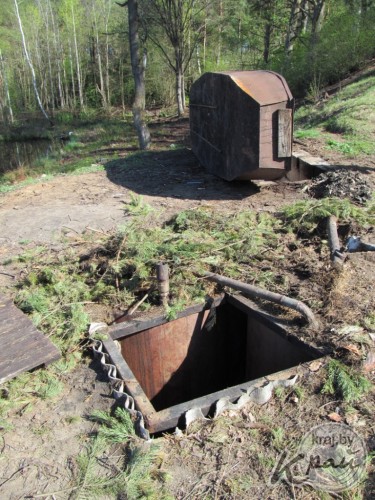 Житель Вилейки организовал подземный мини-завод по производству самогона (ФОТО)